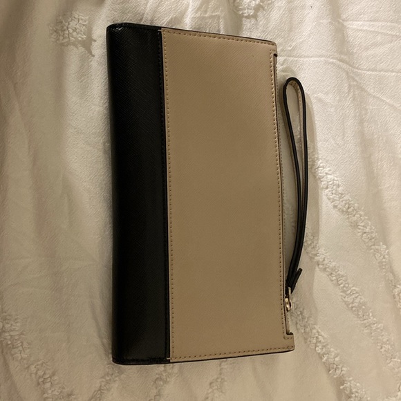Kate spade wristlet - Picture 4 of 4